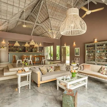 Stunning Spacious 3 Bedroom Villa With Private Pool